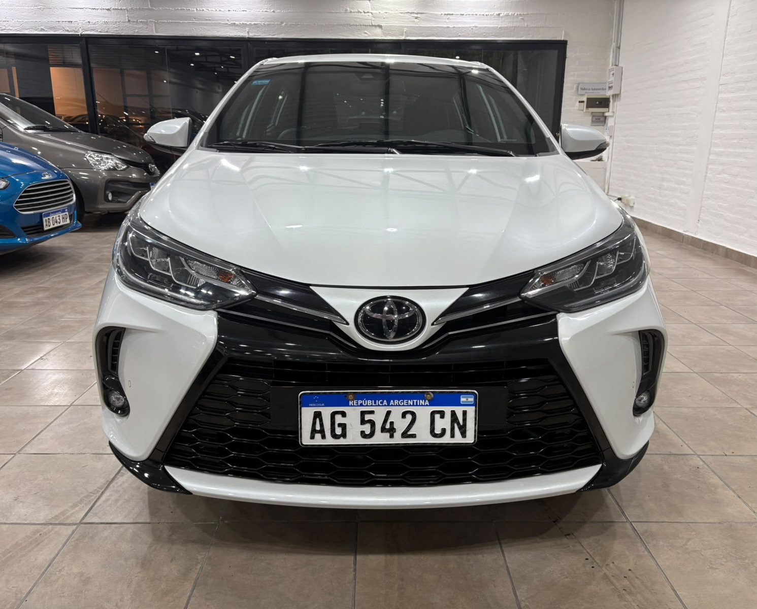 Foto 2 de Toyota Yaris S 2024 Automático