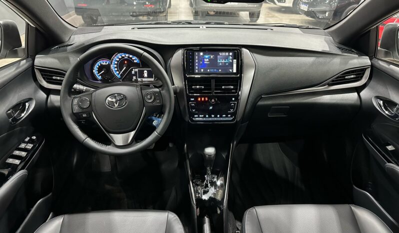 Yaris Xls Pack CVT 2025 lleno